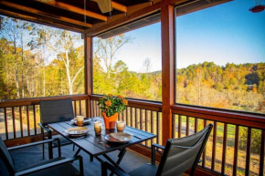 Cozy Cabin: w/ Balcony, Pool Table, Fire pit & BBQ